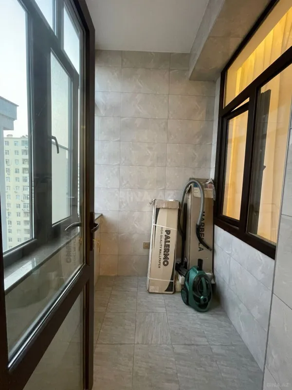 Satılır 4 otaqlı mənzil 136 m²