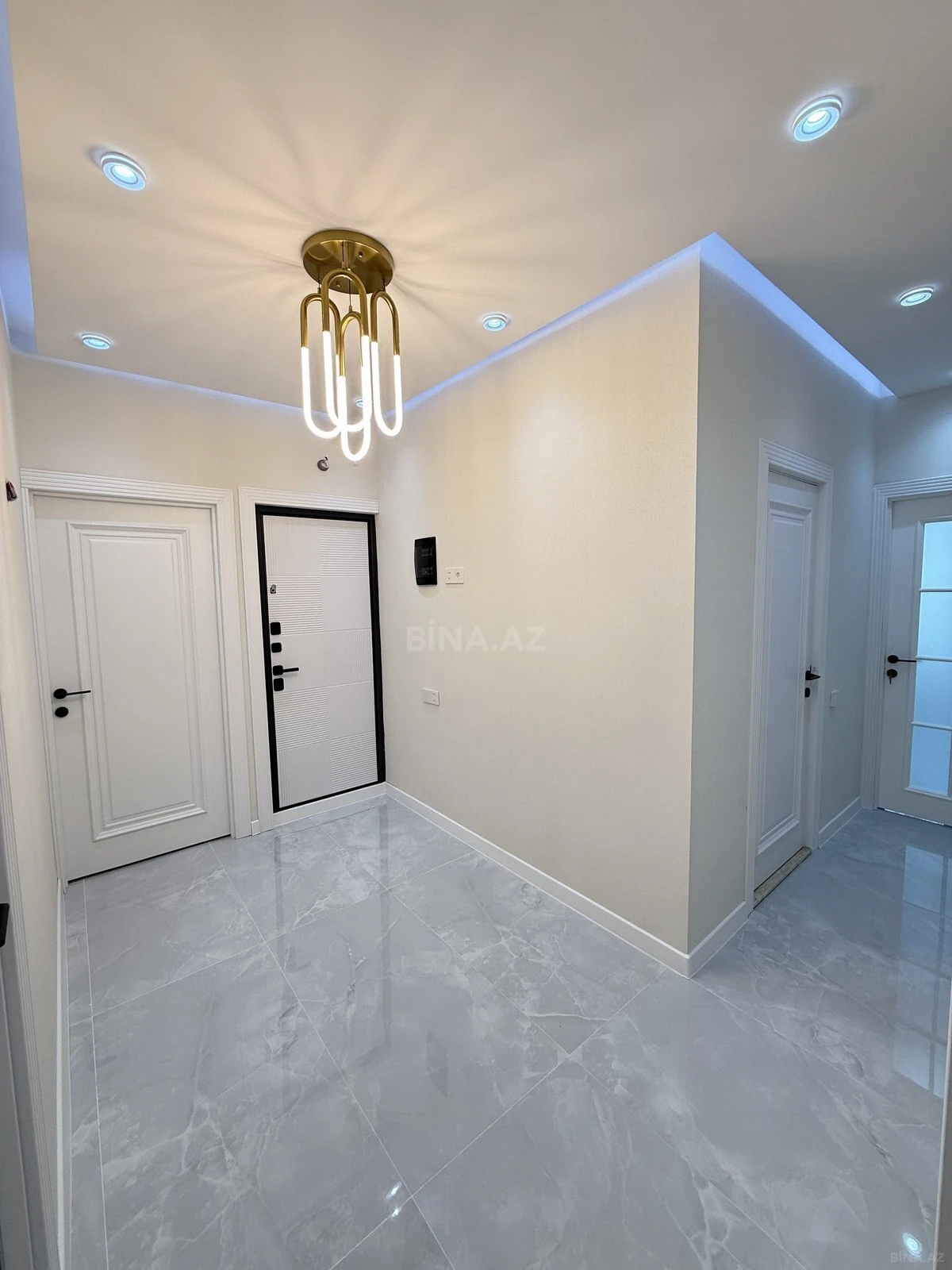 Satılır 5 otaqlı mənzil 110 m²