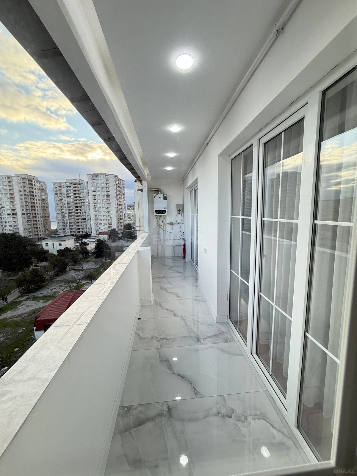 Satılır 5 otaqlı mənzil 110 m²