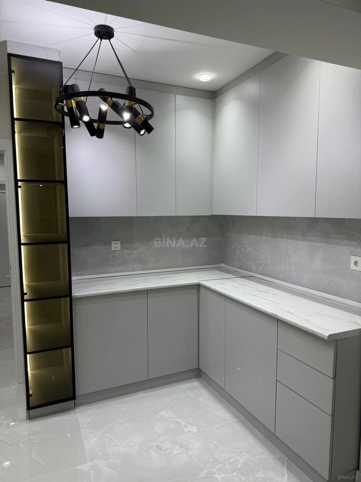 Satılır 5 otaqlı mənzil 110 m²