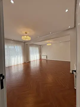 Satılır 5 otaqlı mənzil 110 m²