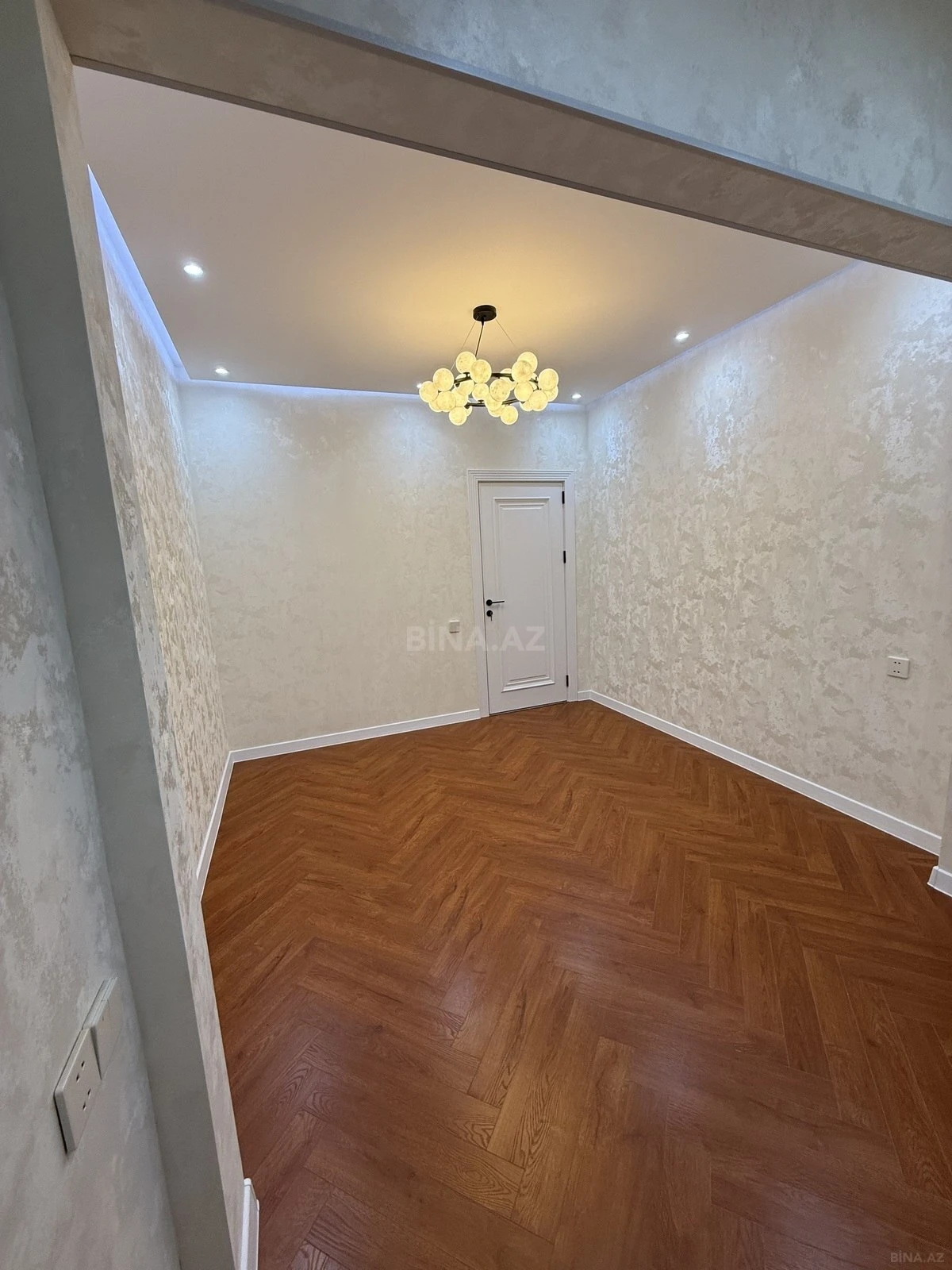Satılır 5 otaqlı mənzil 110 m²