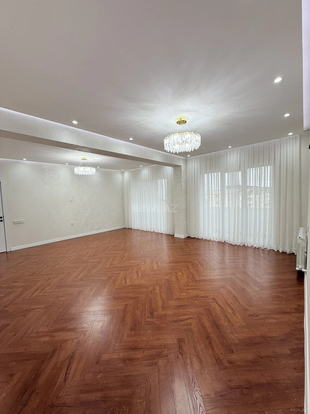 Satılır 5 otaqlı mənzil 110 m²