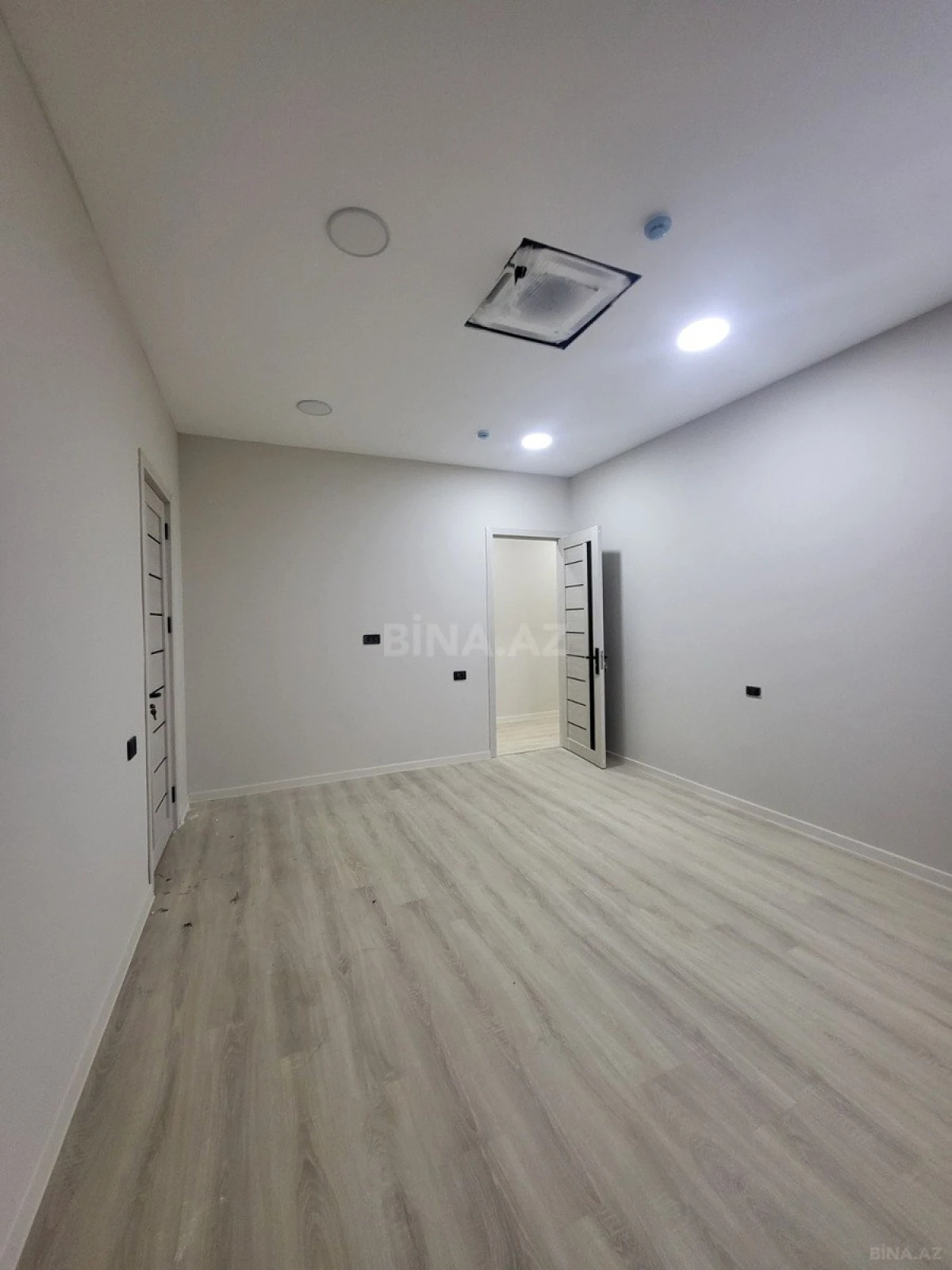 Kirayə verilir 9 otaqlı ofis 470 m²