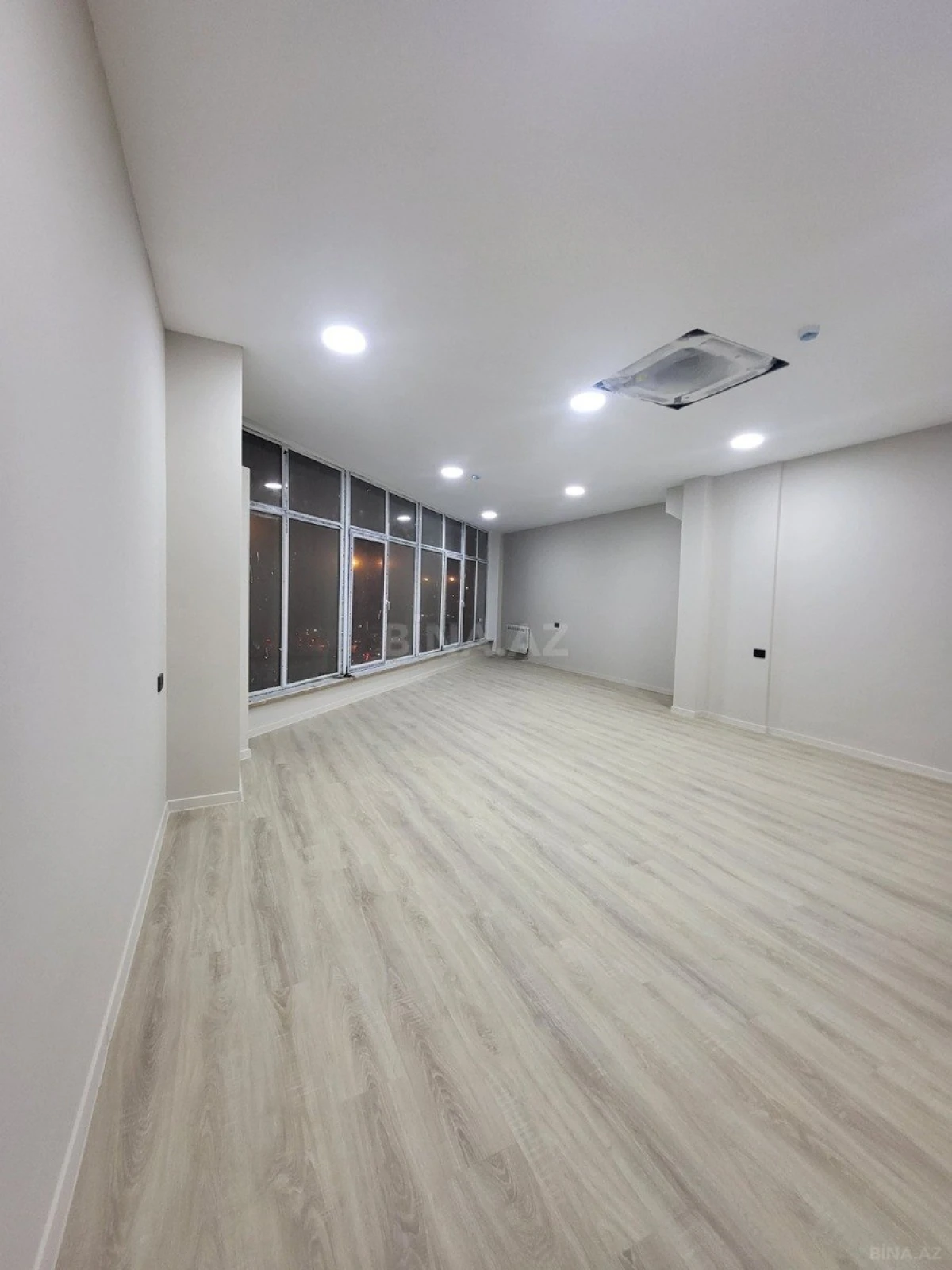 Kirayə verilir 9 otaqlı ofis 470 m²