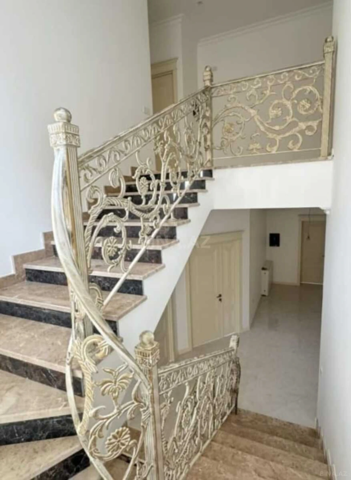 Satılır 6 otaqlı həyət evi 276 m²