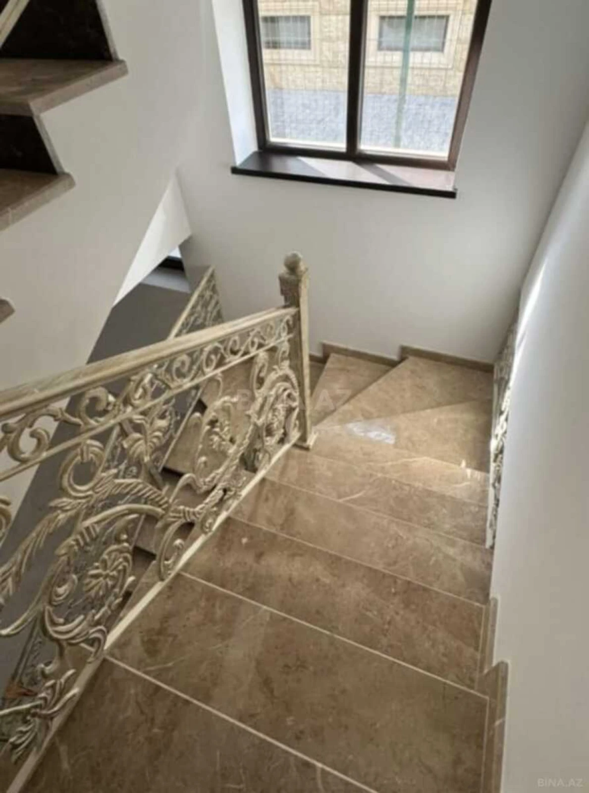 Satılır 6 otaqlı həyət evi 276 m²