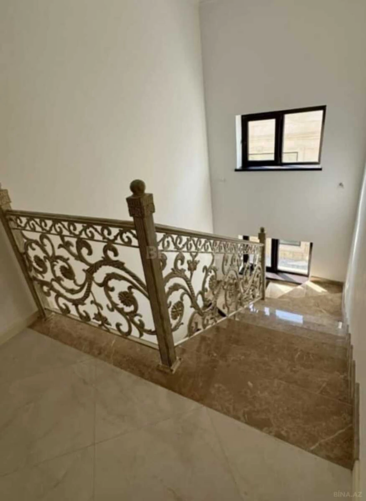 Satılır 6 otaqlı həyət evi 276 m²