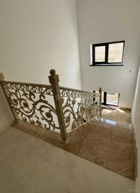 Satılır 6 otaqlı həyət evi 276 m²