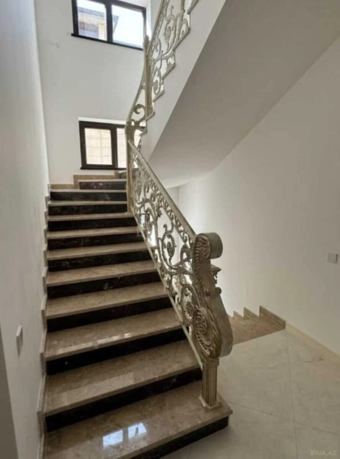 Satılır 6 otaqlı həyət evi 276 m²