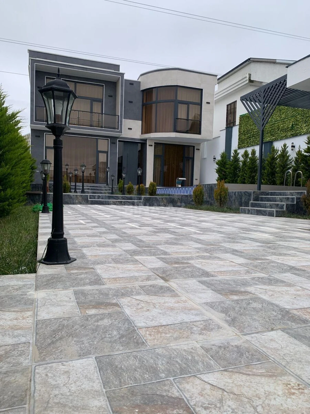 Satılır 5 otaqlı həyət evi 250 m²