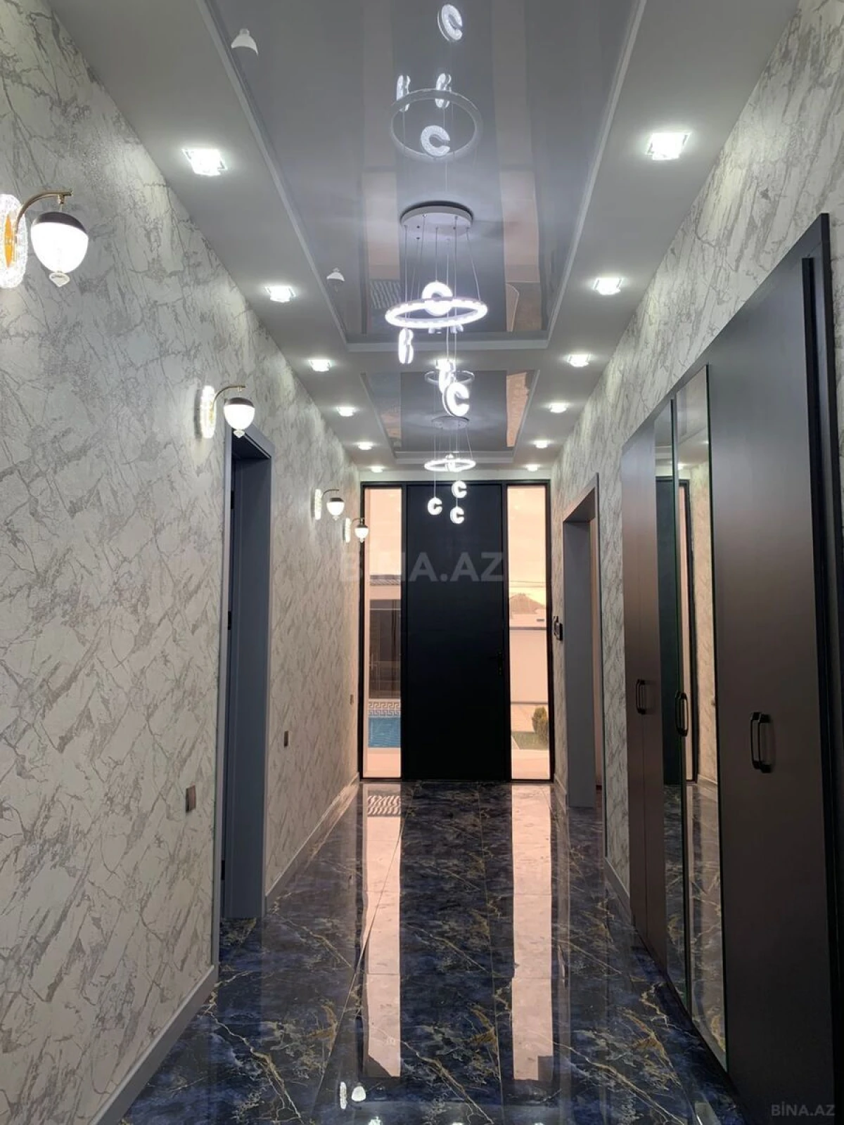 Satılır 5 otaqlı həyət evi 250 m²