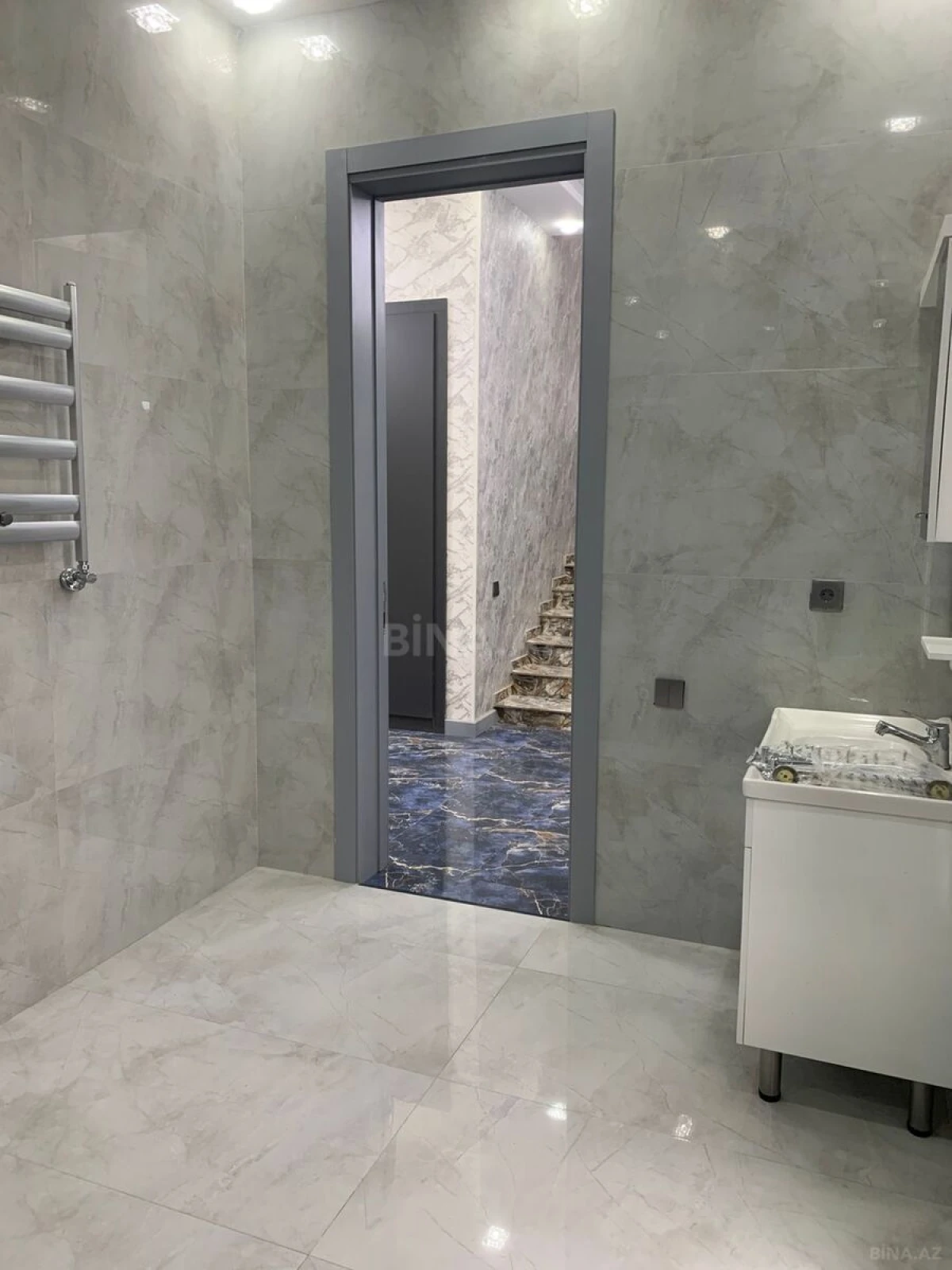 Satılır 5 otaqlı həyət evi 250 m²