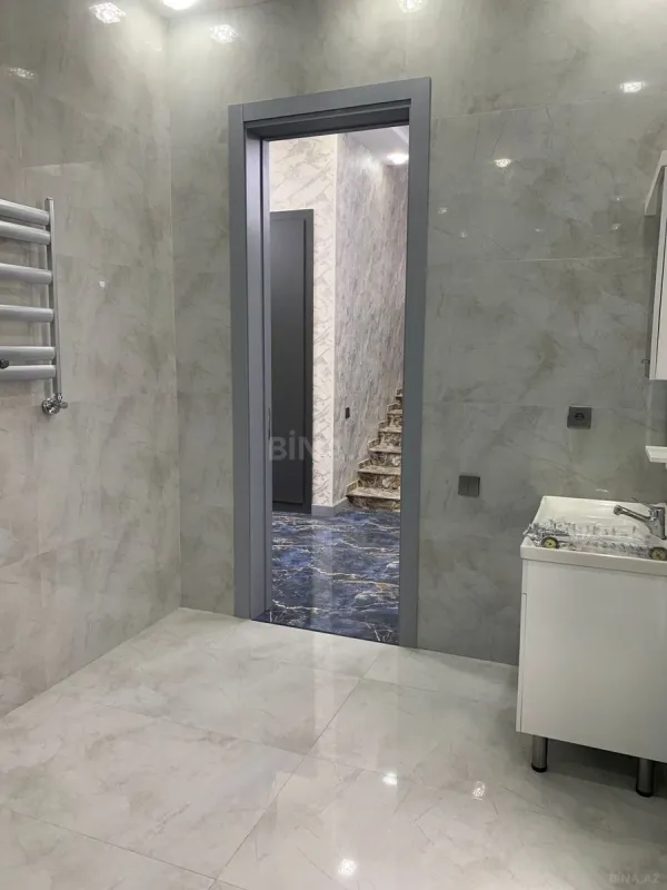 Satılır 5 otaqlı həyət evi 250 m²