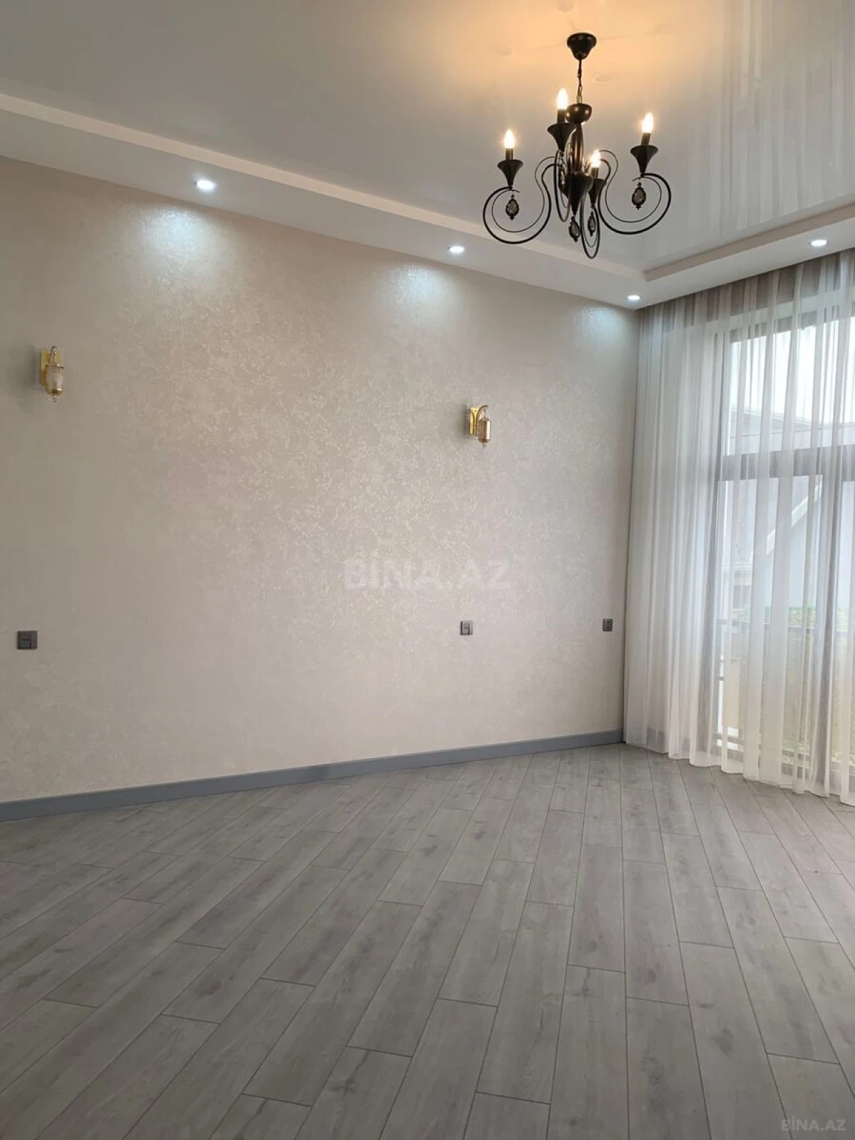 Satılır 5 otaqlı həyət evi 250 m²