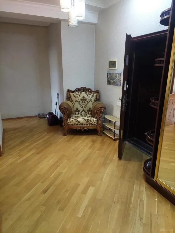 Kirayə verilir 3 otaqlı mənzil 123 m²