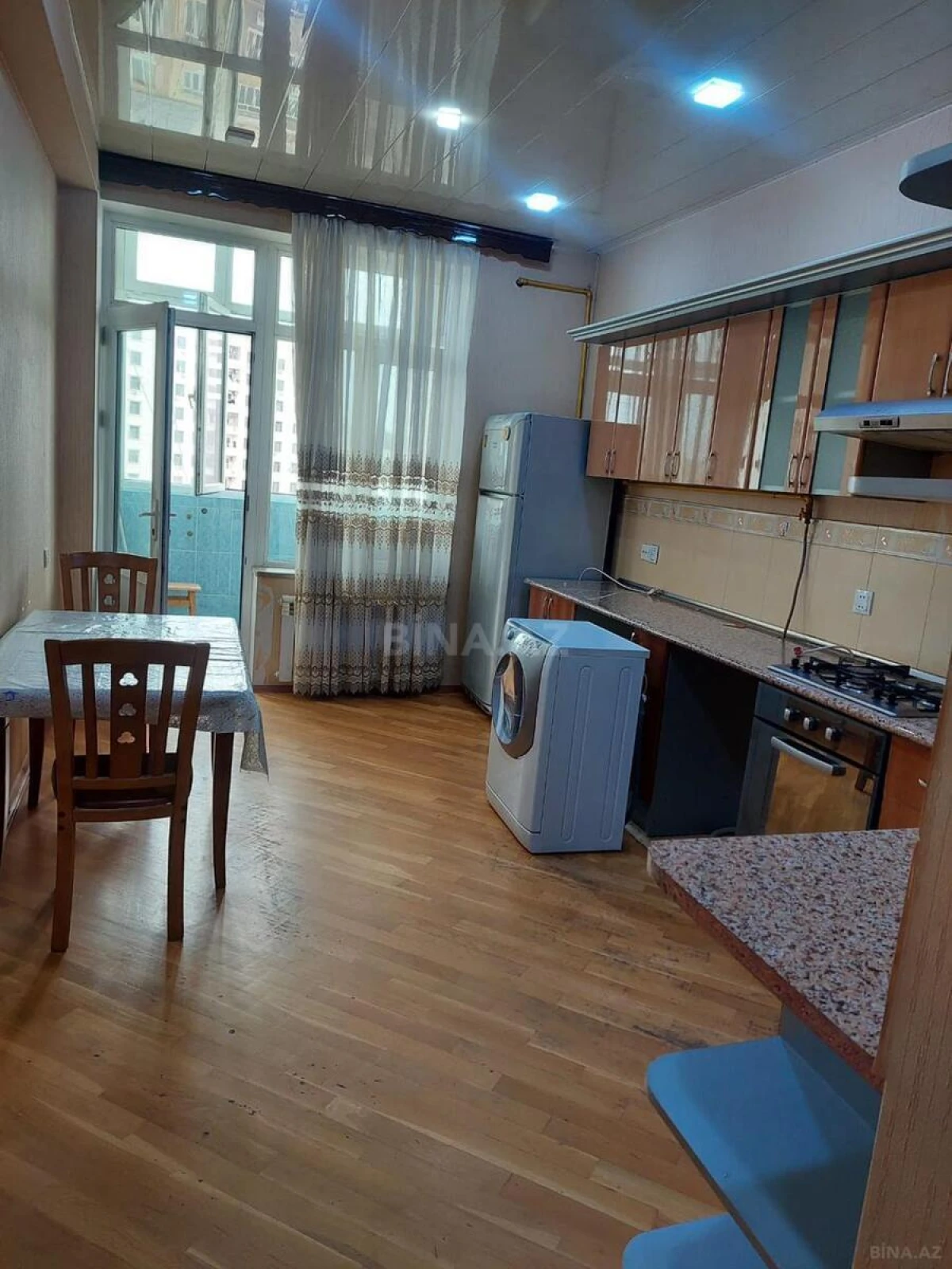 Kirayə verilir 3 otaqlı mənzil 123 m²