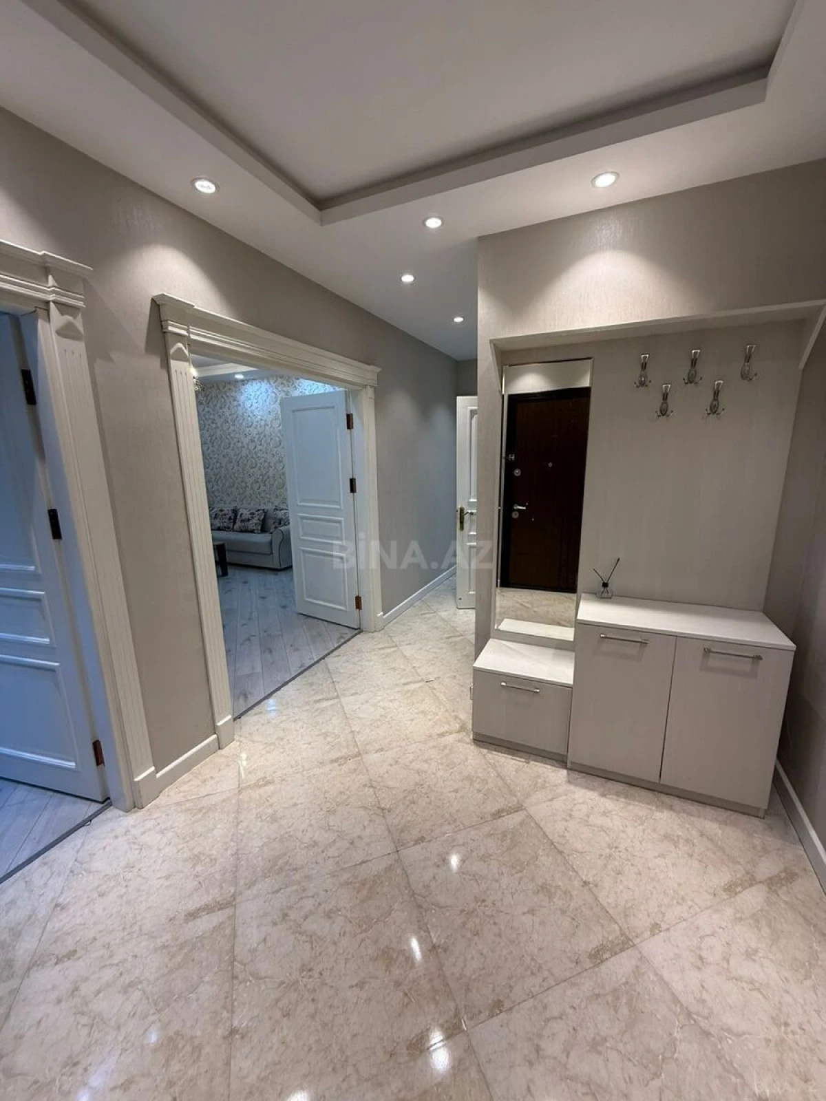 Kirayə verilir 2 otaqlı mənzil 95 m²