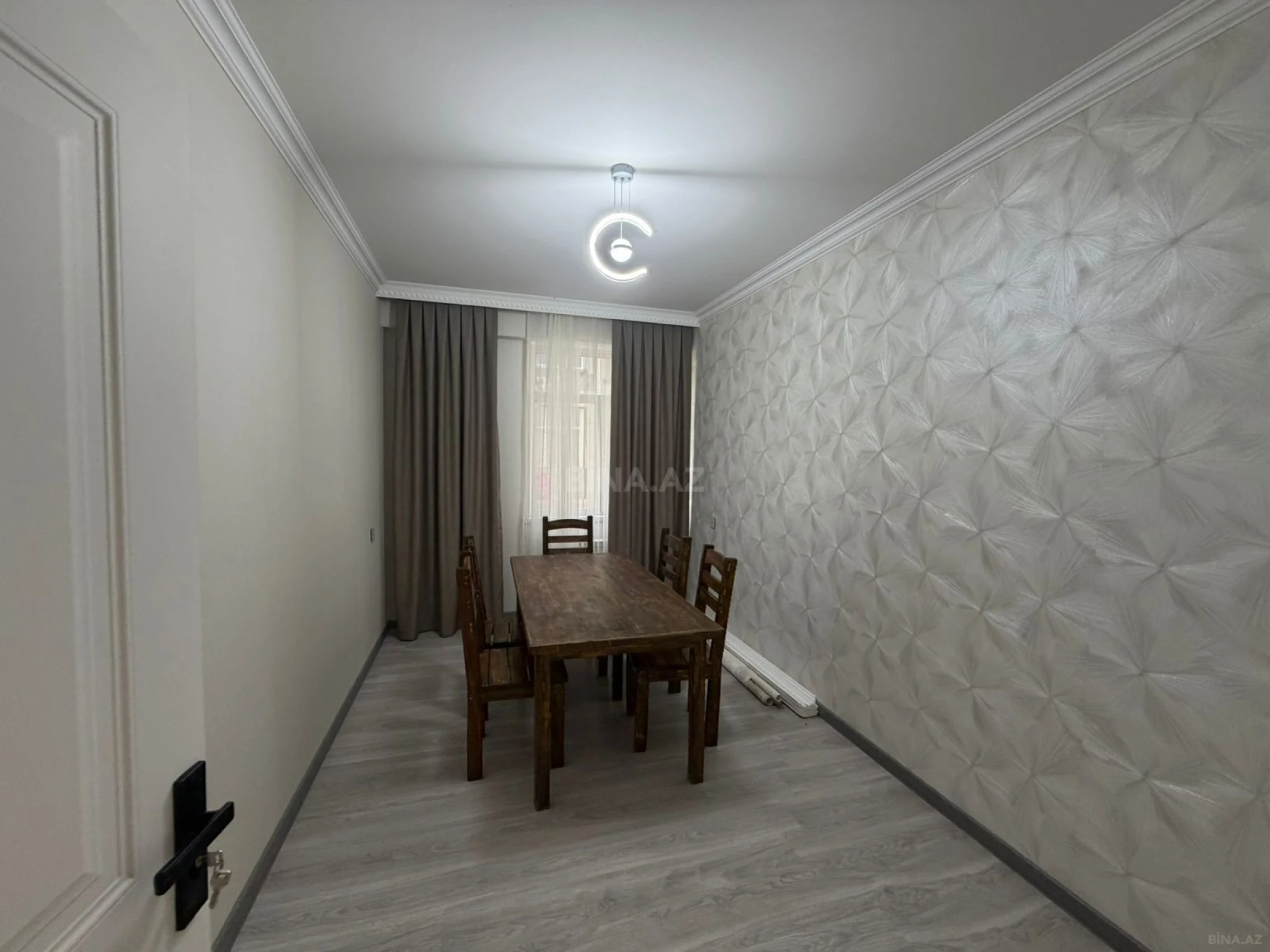 Satılır 3 otaqlı mənzil 83 m²