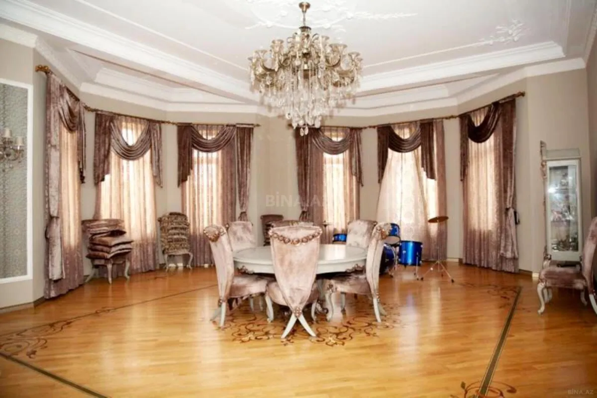 Satılır 11 otaqlı həyət evi 1500 m²