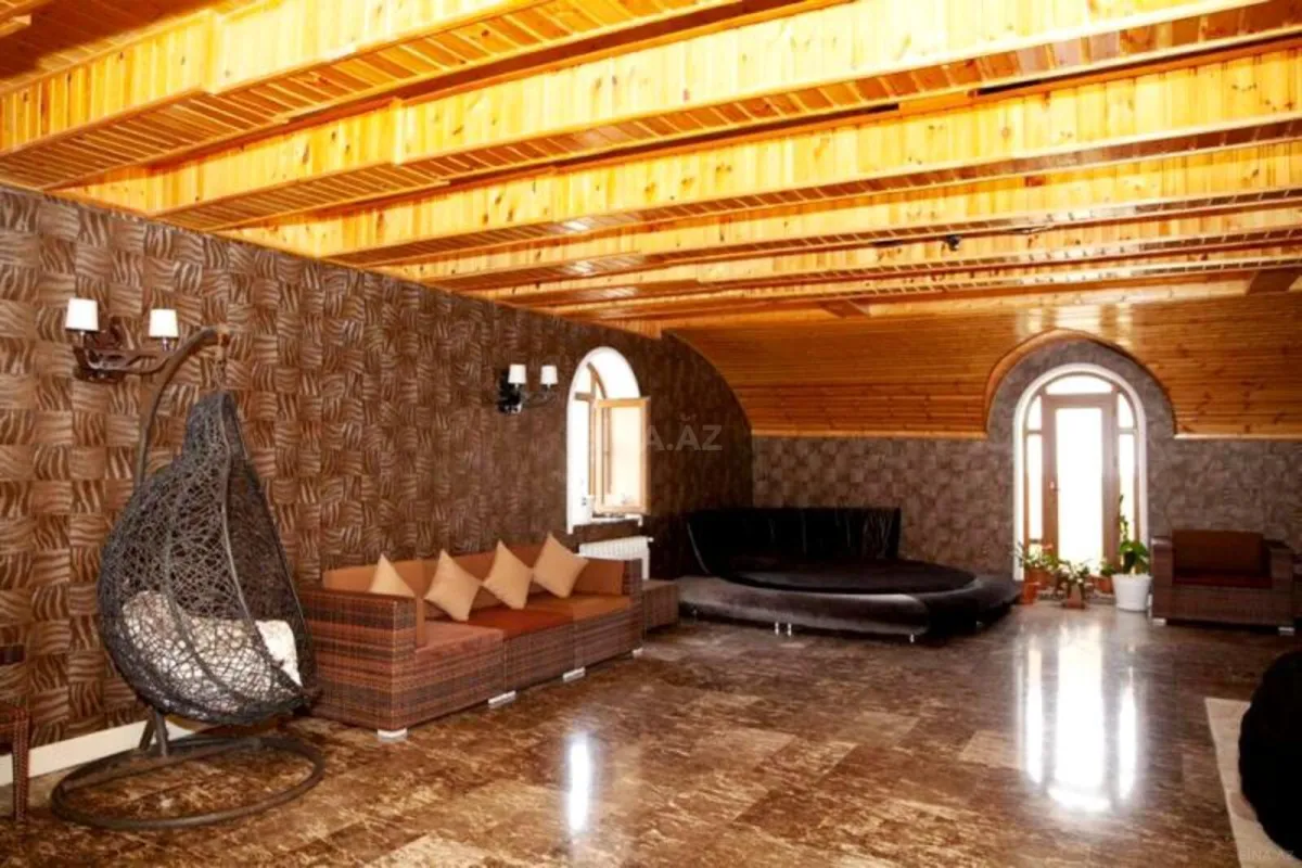 Satılır 11 otaqlı həyət evi 1500 m²