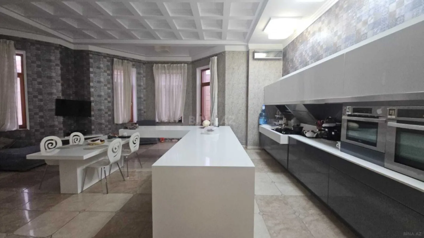 Satılır 11 otaqlı həyət evi 1500 m²