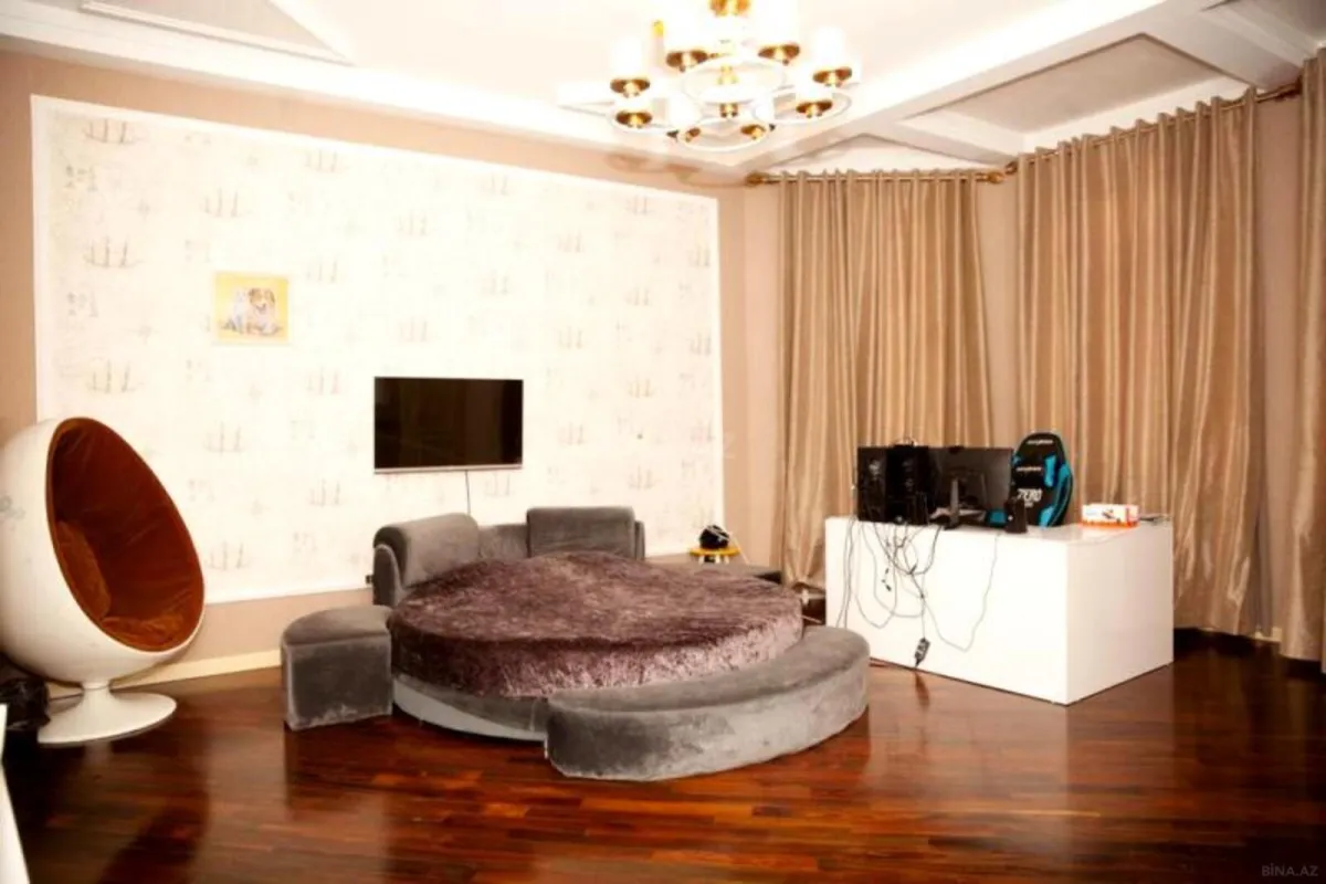 Satılır 11 otaqlı həyət evi 1500 m²