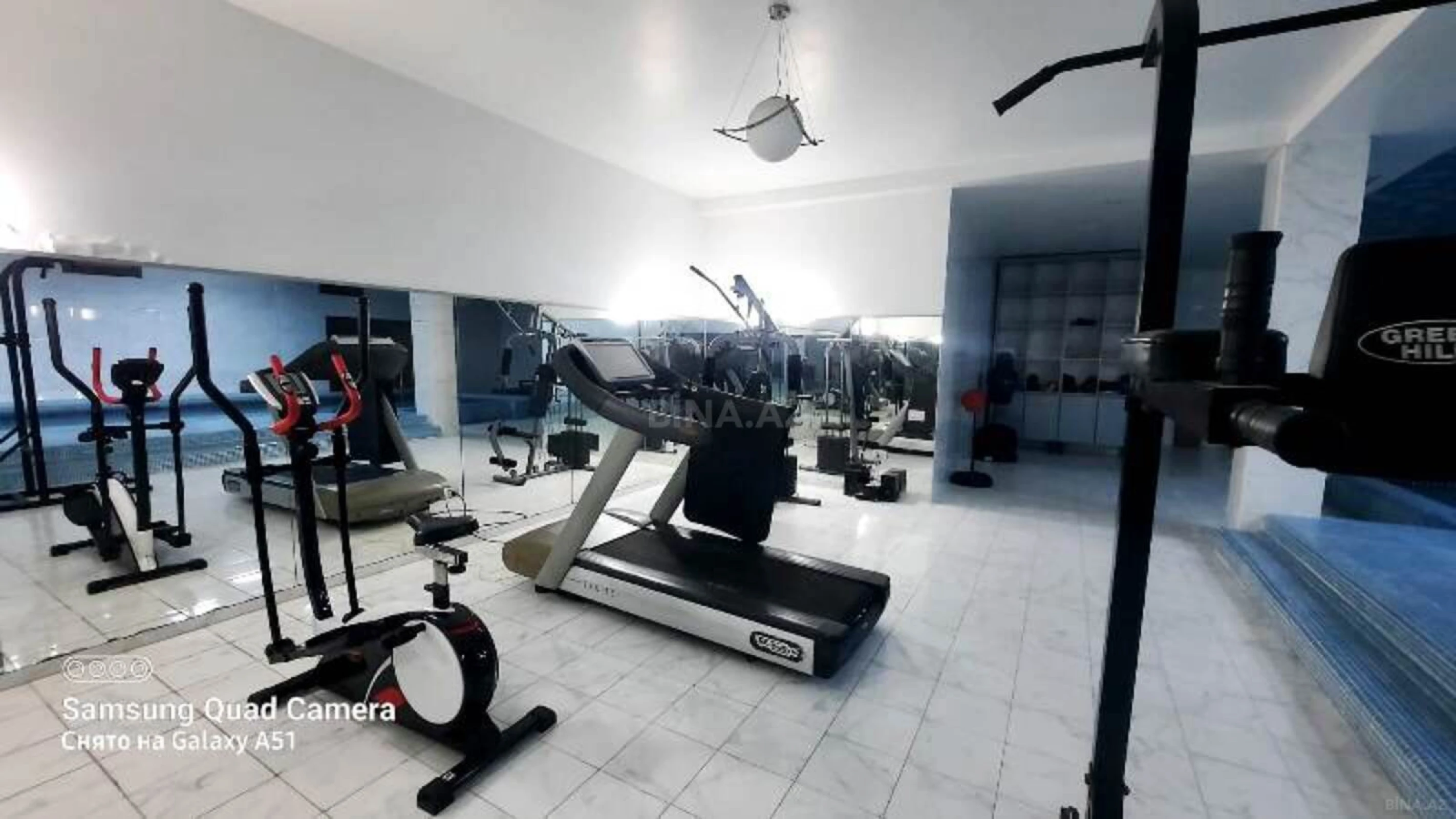 Satılır 11 otaqlı həyət evi 1500 m²