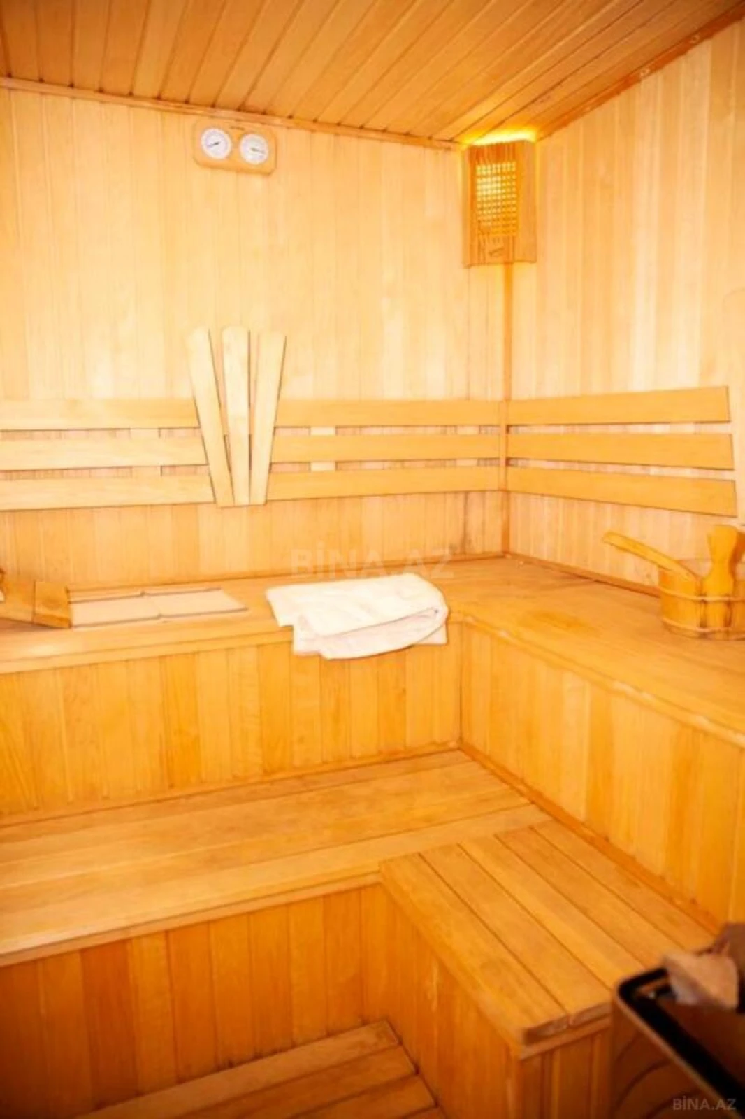 Satılır 11 otaqlı həyət evi 1500 m²