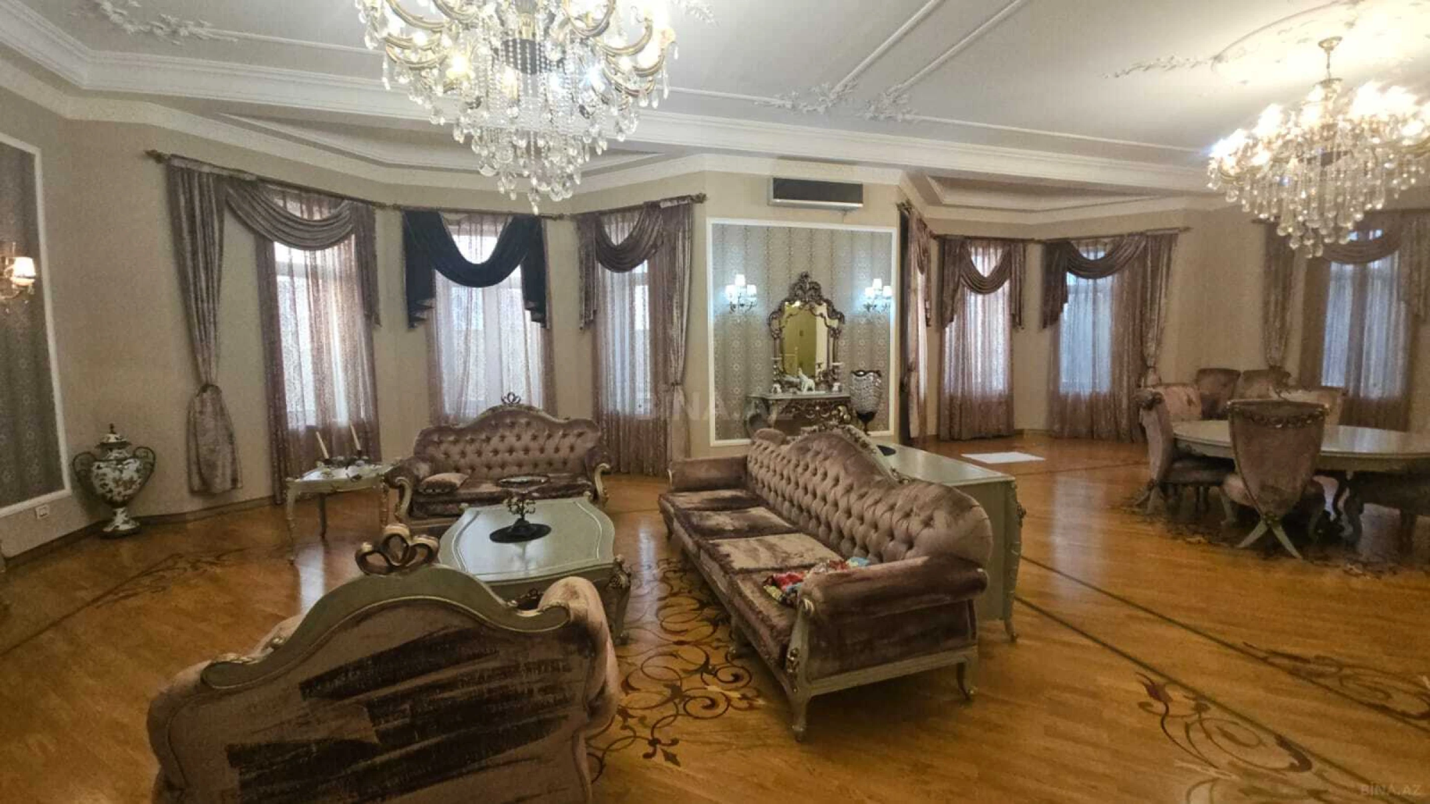 Satılır 11 otaqlı həyət evi 1500 m²