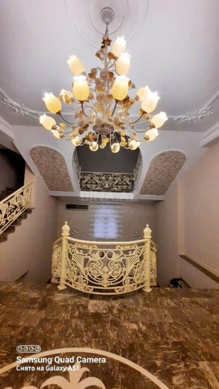 Satılır 11 otaqlı həyət evi 1500 m²