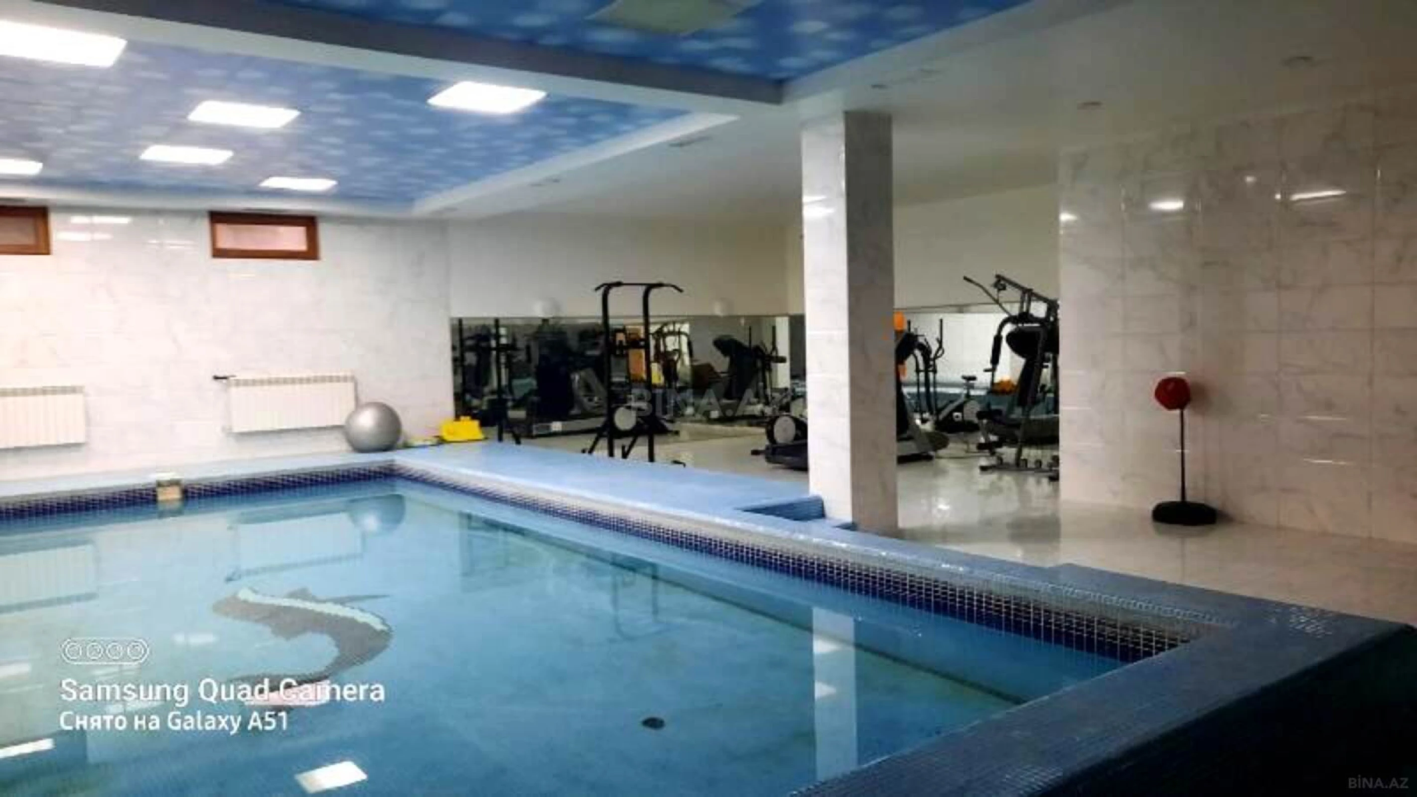 Satılır 11 otaqlı həyət evi 1500 m²