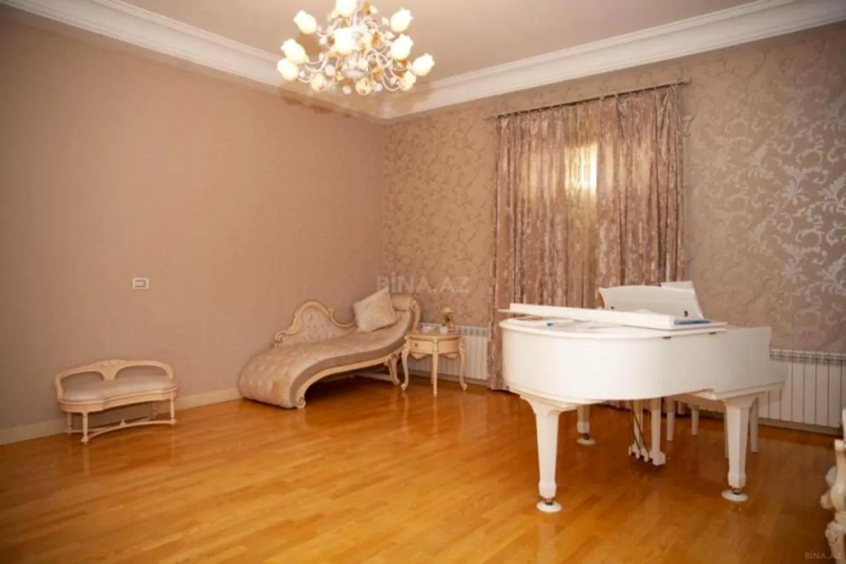 Satılır 11 otaqlı həyət evi 1500 m²