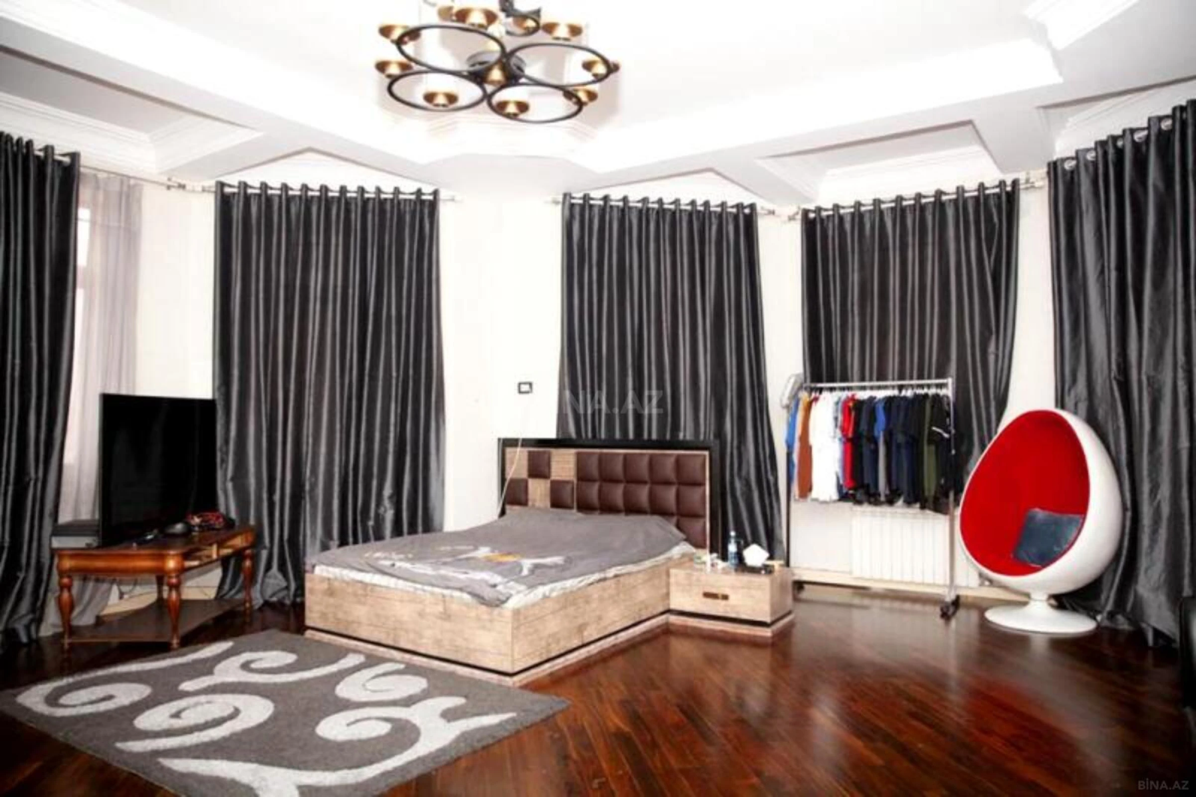 Satılır 11 otaqlı həyət evi 1500 m²