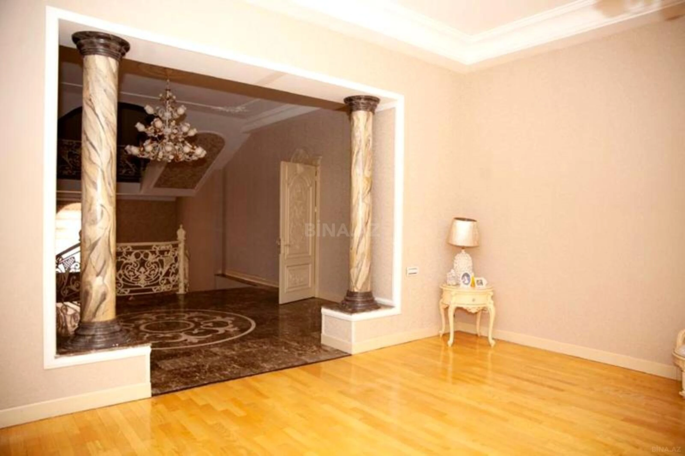 Satılır 11 otaqlı həyət evi 1500 m²