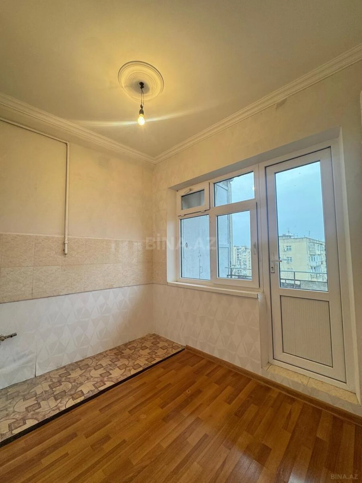 Satılır 4 otaqlı mənzil 95 m²