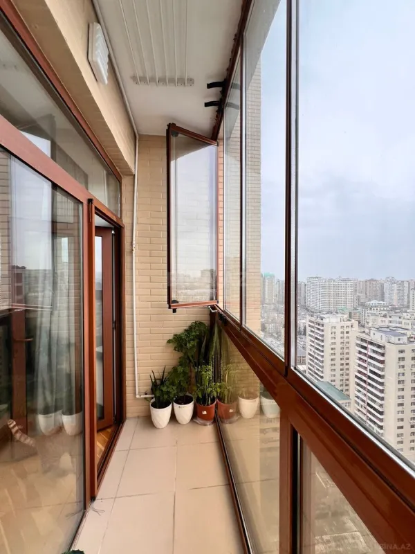 Satılır 2 otaqlı mənzil 93 m²