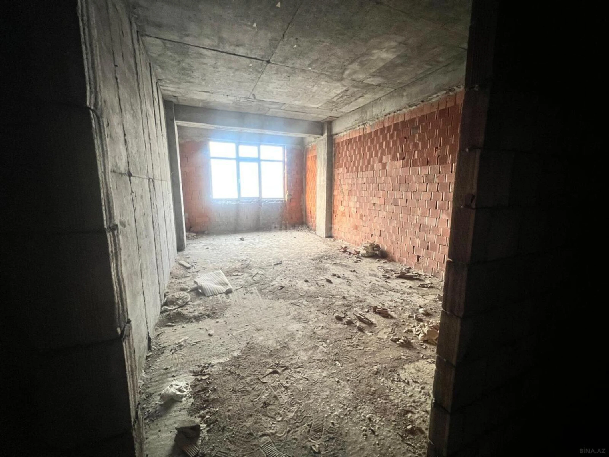 Satılır 3 otaqlı mənzil 186 m²