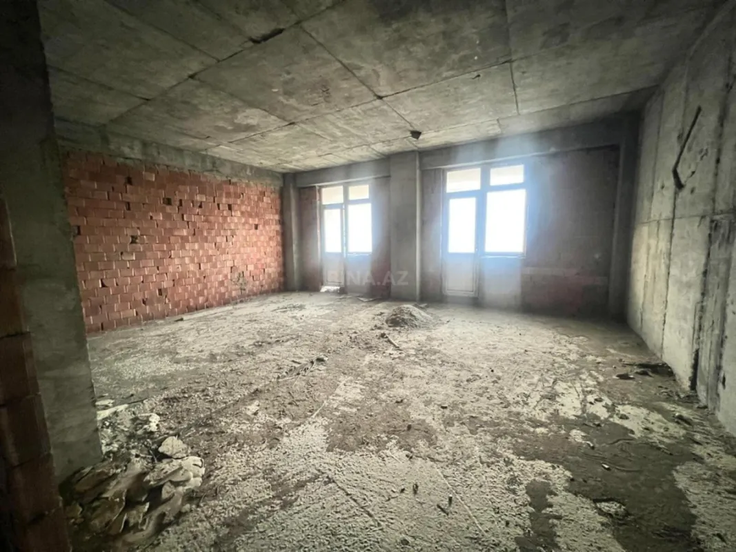 Satılır 3 otaqlı mənzil 186 m²