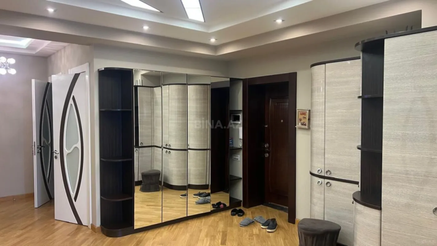 Kirayə verilir 4 otaqlı mənzil 185 m²
