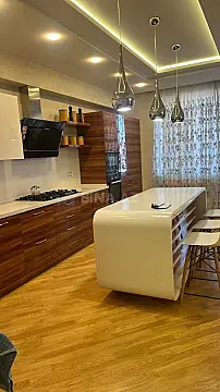 Kirayə verilir 4 otaqlı mənzil 185 m²