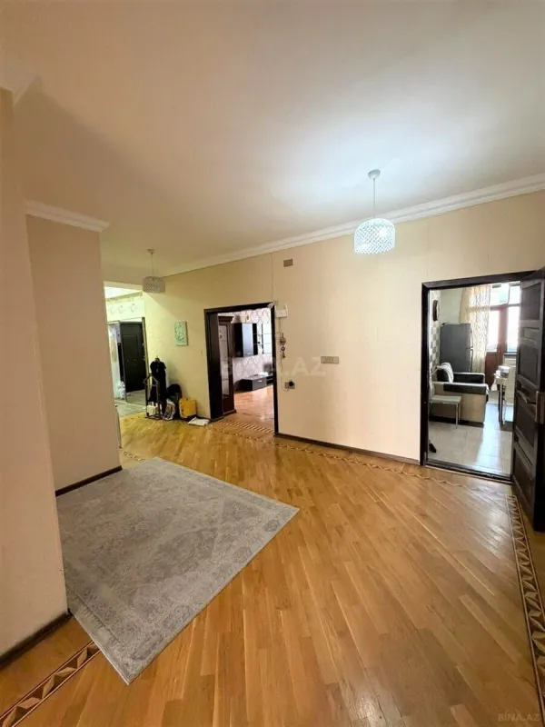Satılır 3 otaqlı mənzil 135 m²