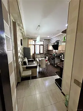 Satılır 3 otaqlı mənzil 135 m²