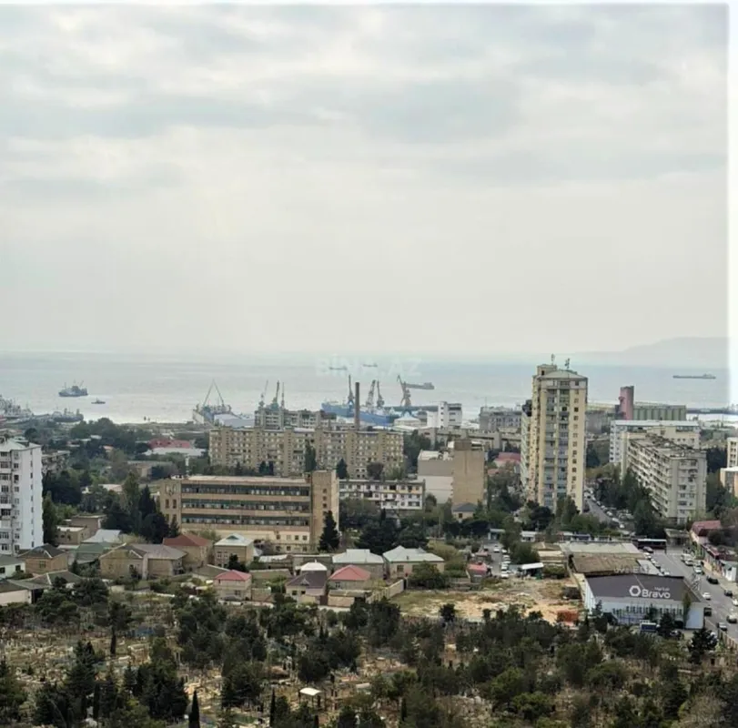 Satılır 3 otaqlı mənzil 135 m²