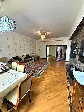 Satılır 3 otaqlı mənzil 135 m²