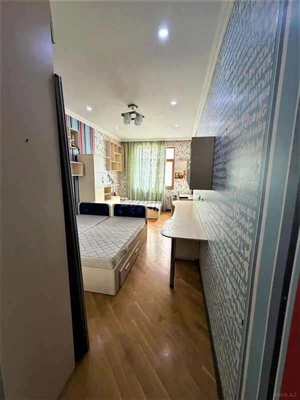 Satılır 3 otaqlı mənzil 135 m²