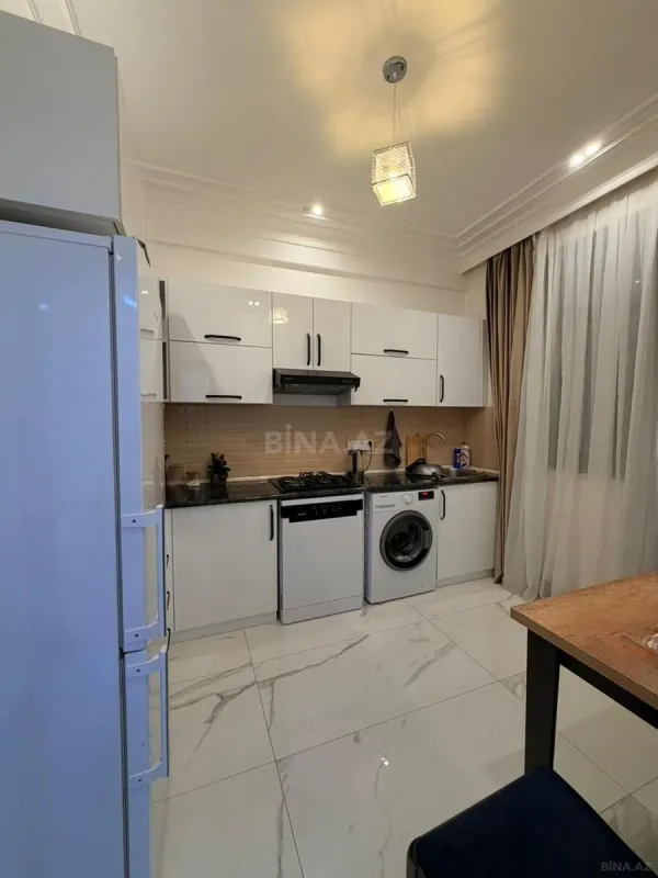 Kirayə verilir 2 otaqlı mənzil 95 m²