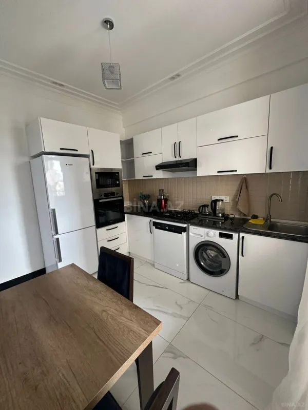 Kirayə verilir 2 otaqlı mənzil 95 m²