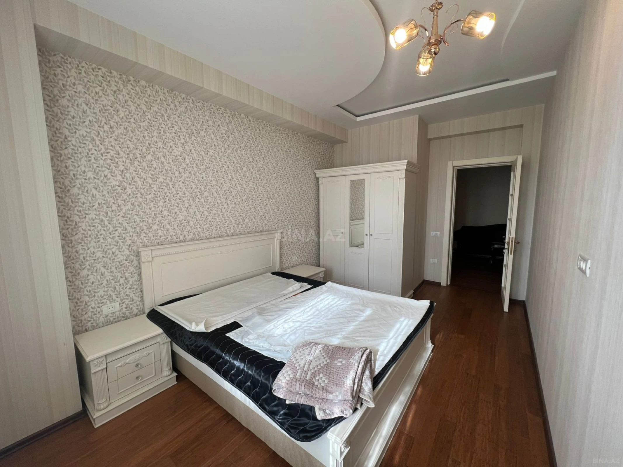 Satılır 5 otaqlı mənzil 186 m²