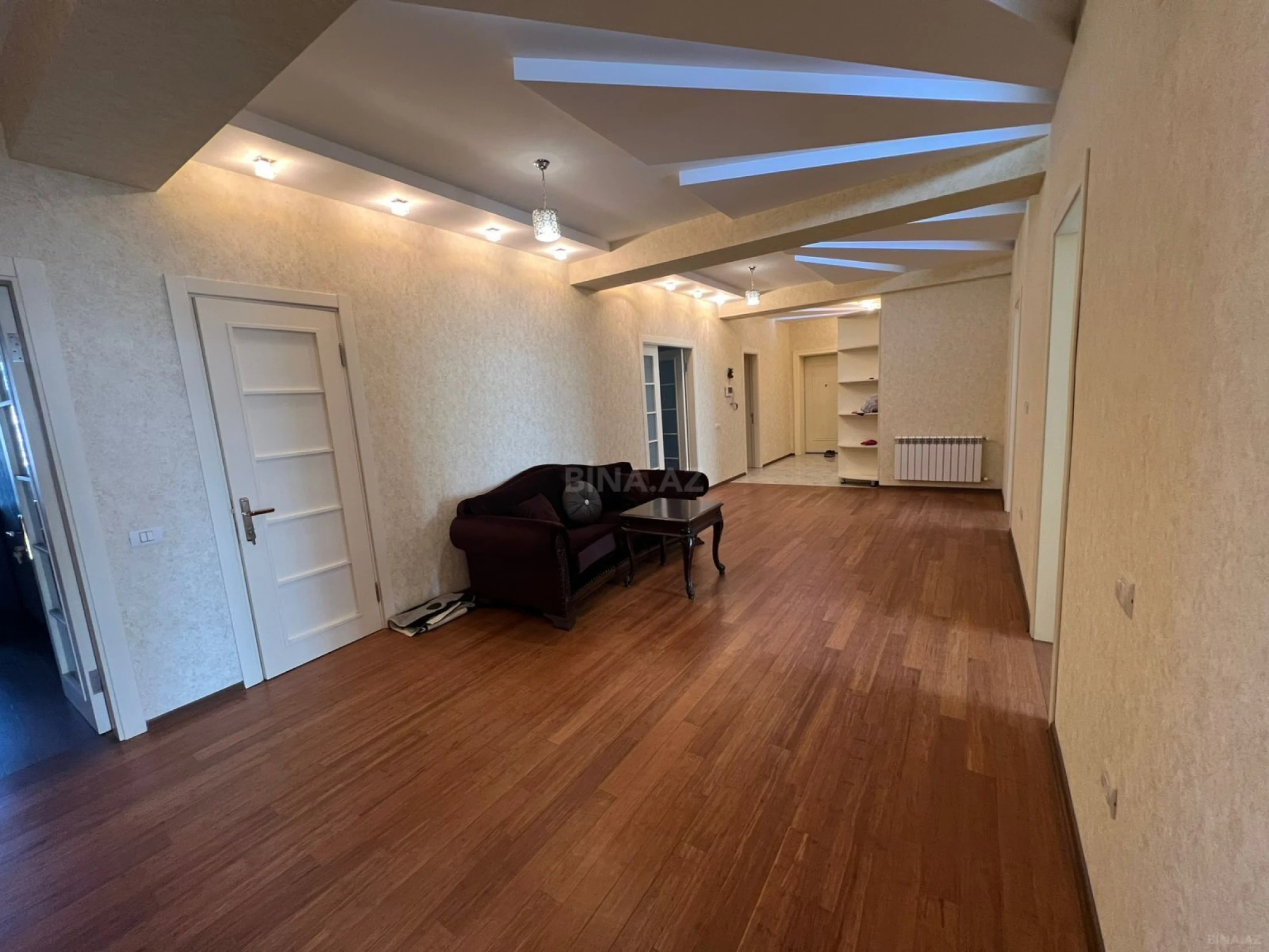 Satılır 5 otaqlı mənzil 186 m²